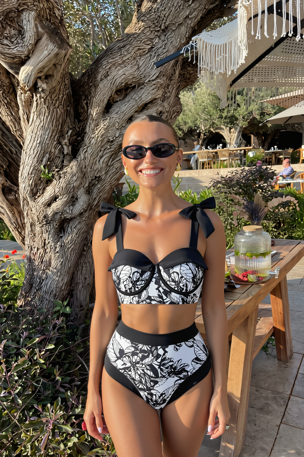 Pharıssa Siyah Beyaz Çiçekli Bikini & Pareo Takımı